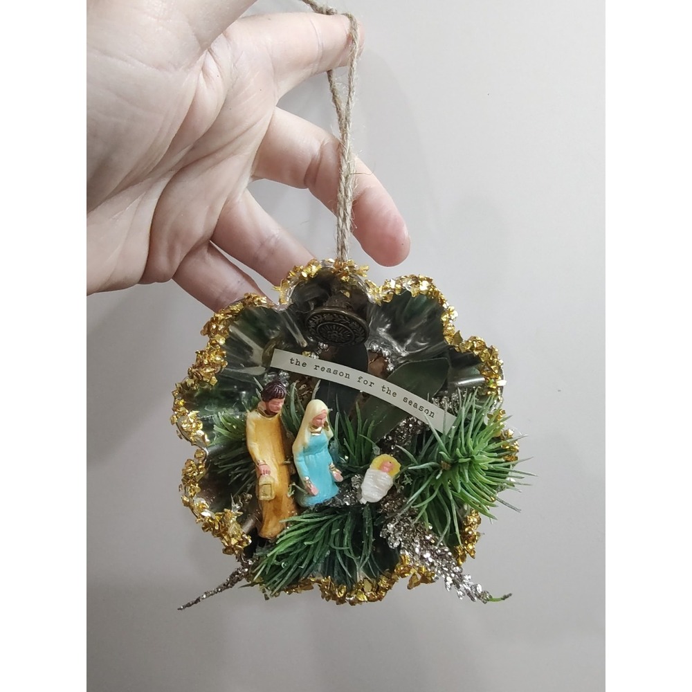 Baby Jesus Christmas Ornament Handmade Tart Tin Vintage Diorama Nativity Star O8